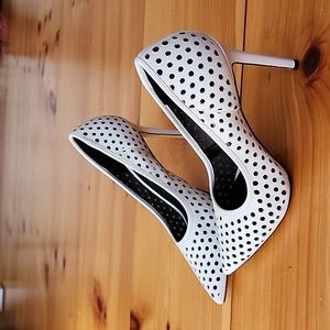 Nine West White and Black Dot Heels Size 8